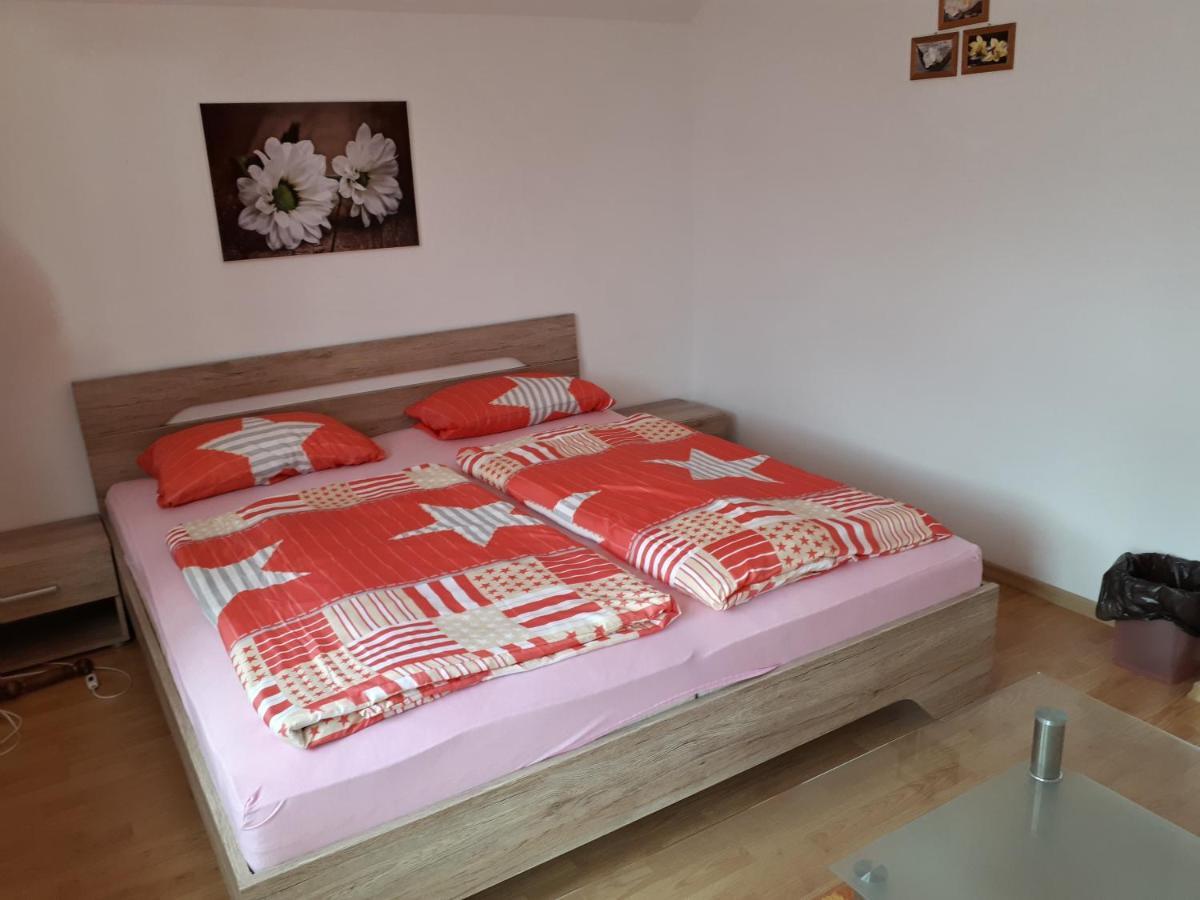 Homestay Renata Нова Лесна Екстер'єр фото